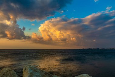 Denizde gün batımı