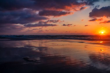 Denizde güzel gün batımı