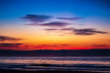 Denizde güzel bir gün batımı