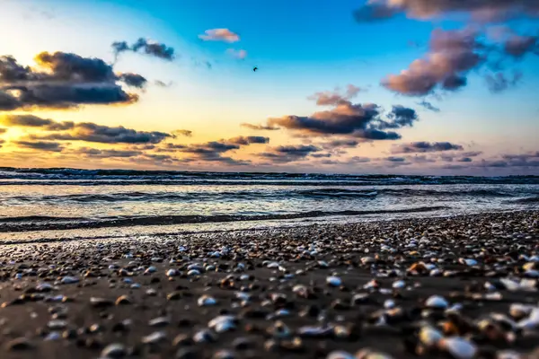 Baltık Denizi üzerinde güzel bir gün doğumu