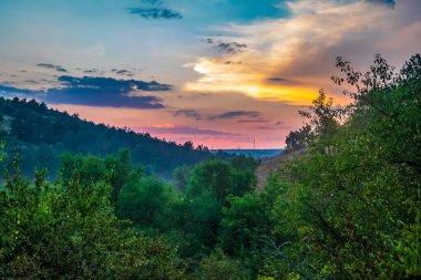 Dağlarda gün batımı