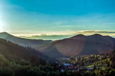 Dağlarda güzel bir gün batımı