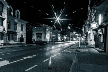 Lviv 'deki gece sokağı.
