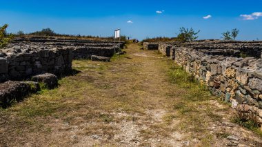 Eski Roma şehri Pernik, Bulgaria 'nın eski taş kalıntıları.