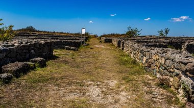 Perperan antik kalesinin kalıntıları.