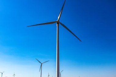 Elektrik üretimi için Windmill, Zaragoza Eyaleti, İspanya Aragon.