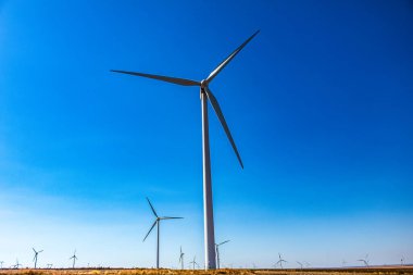 Rüzgar enerji santrali dağlarda