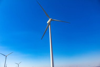Elektrik üretimi için Windmill, Zaragoza Eyaleti, İspanya Aragon.