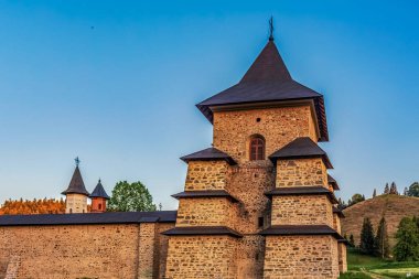 Başkentin başkentinin eski bir kasabasındaki kutsal üçleme şehrindeki kilise.