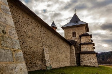 Czech Cumhuriyeti dağlarındaki St. Nicholas Kilisesi.