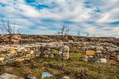İspanya 'nın Pernik kentindeki antik kalenin kalıntıları.