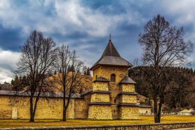 Eski kasabadaki ortaçağ kalesi