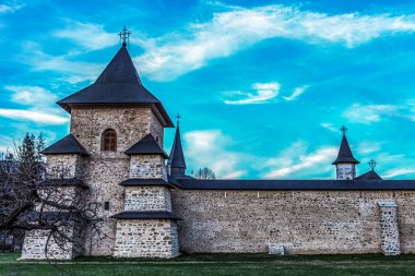 Tiflis şehrindeki kutsal üçlünün kilisesi. Gürcistan