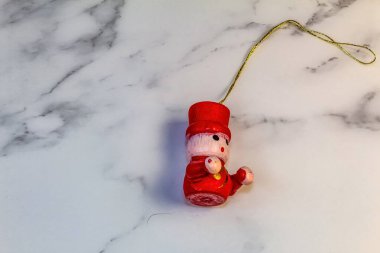 Kırmızı Noel Baba ve Noel feneri.