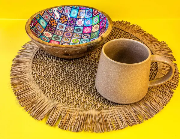 Kahve fincanı ve çay tabağı.