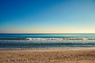 güzel bir plaj ve mavi deniz