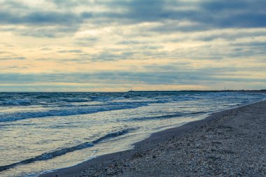Sahilde gün batımı