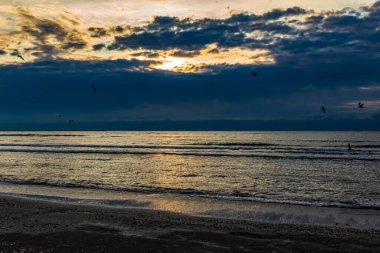 Denizde gün batımı