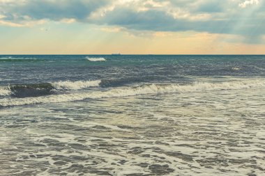 Karadeniz 'de Dalgalar.