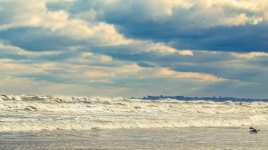 Deniz kıyısının güzel manzarası