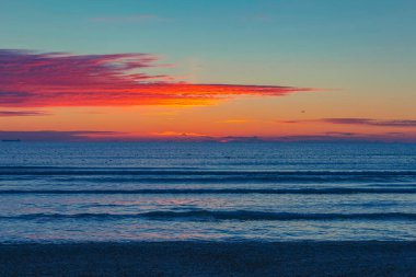 Okyanusun üzerinde gün batımı