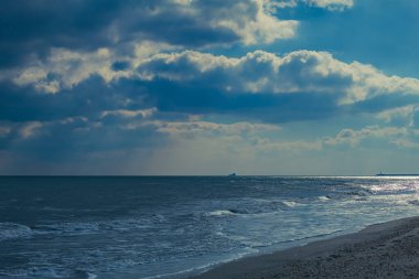 Deniz manzarası ve Akdeniz 'in akşam dalgaları.