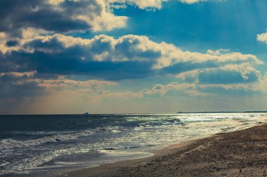 Akşamları deniz plajı