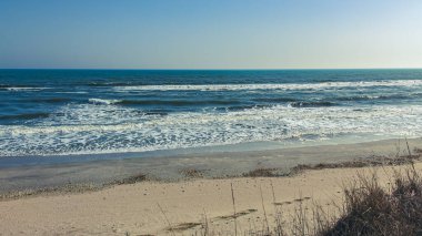 Deniz kıyısının güzel manzarası