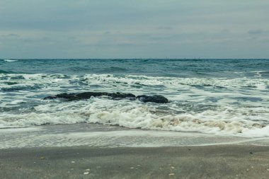 Karadeniz sahilinde dalgalar