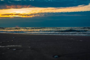 Denizde güzel bir gün batımı