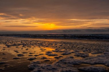 Denizin Üzerinde Gün Doğumu.