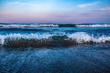 Sahilde güzel bir gün batımı