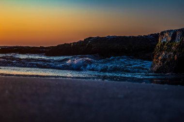 Sahilde güzel bir gün batımı