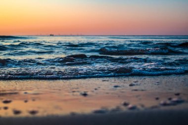 Denizde güzel bir gün batımı