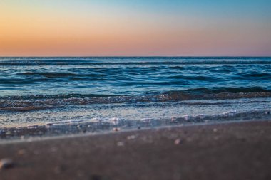 Sunrise bir deniz plaj