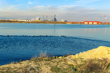 İsrail 'in kuzeyindeki Akdeniz kıyısında.