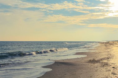 Günbatımı Baltık Denizi üzerinde Sabah