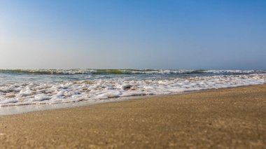 Güzel deniz ve mavi gökyüzü