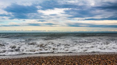 Akşamları deniz dalgaları