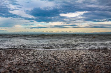 Baltık Denizi üzerinde fırtına, güzel bir yaz günü, Polonya