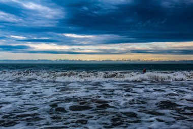 Denizde güzel bir gün batımı