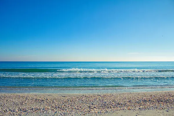 Kumlu kumlu mavi deniz