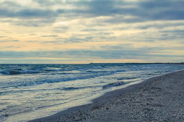 Denizin üzerinde gün batımı