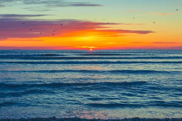 Sahilde gün batımı