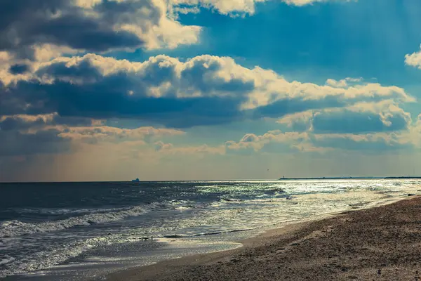 Akşamları deniz plajı