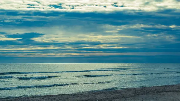 Baltık kıyısı, baltık denizi, güneşli bir sabah, Baltık Denizi sahili