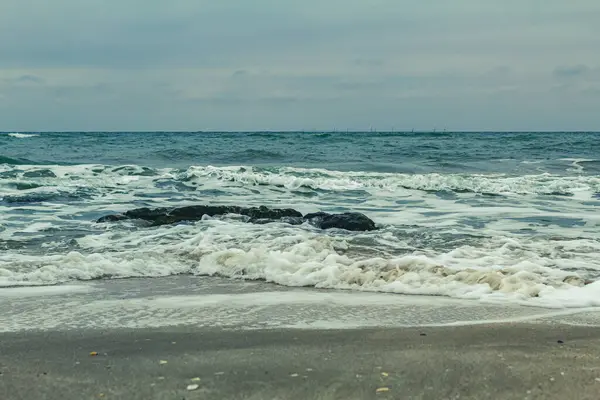 Karadeniz sahilinde dalgalar