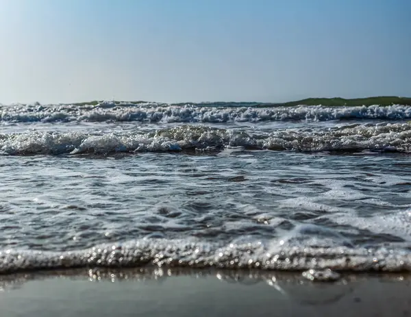 Sahildeki deniz dalgaları