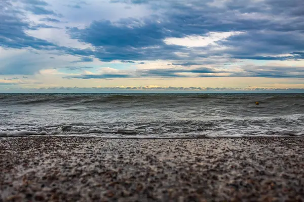 Baltık Denizi üzerinde fırtına, güzel bir yaz günü, Polonya