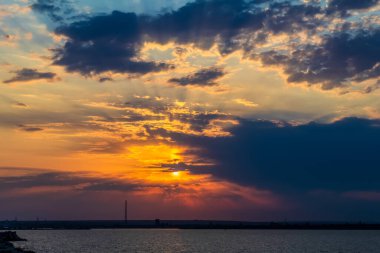 Sahilde gün batımı